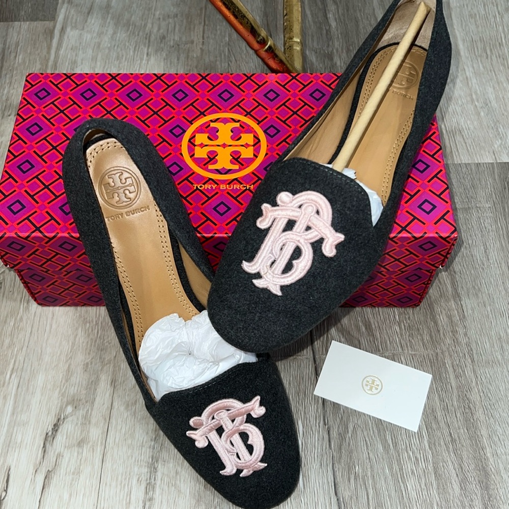 ALMOST BRAND NEW TORY BURCH LOAFER